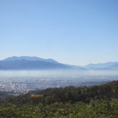 甲府盆地はモヤに覆われています