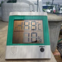 本日、ハウス内は気温49℃湿度10％