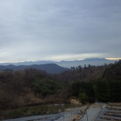 厚い雲はますます重く垂れ込めて来ていました