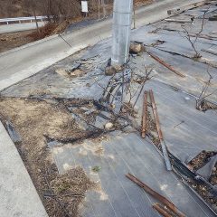 ボロボロになってしまった防草シート